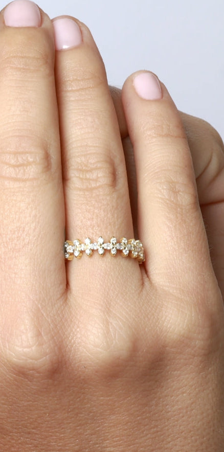 BRIGHT FLOWER Anillo con baño de oro 18k