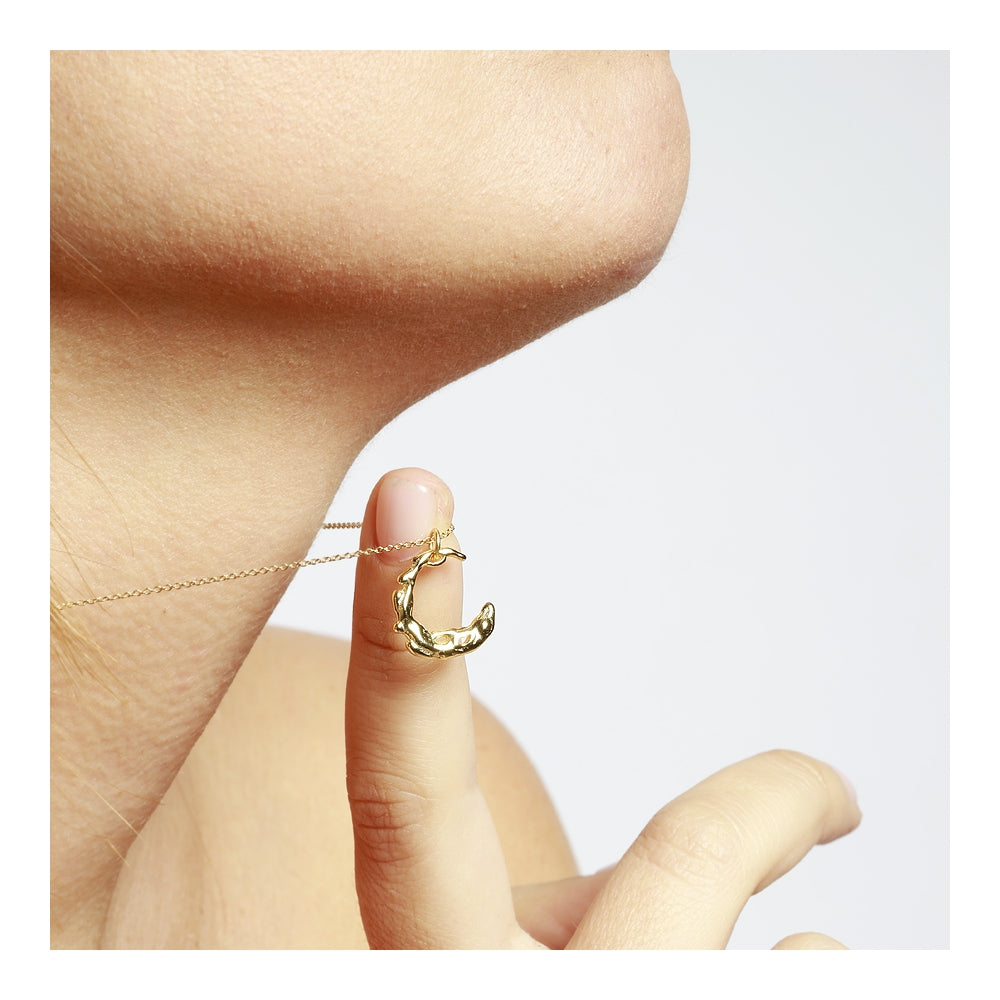 MELTED MOON Collar con baño de oro 18k