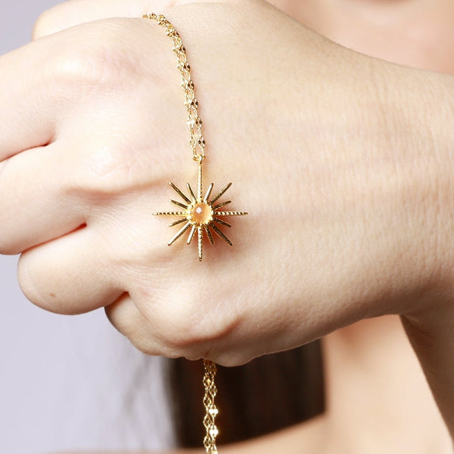BURNING SUN Collar con baño de oro 18k